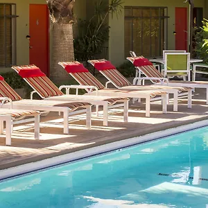 https://desert-riviera-hotel.palm-springs-ca-hotels.com